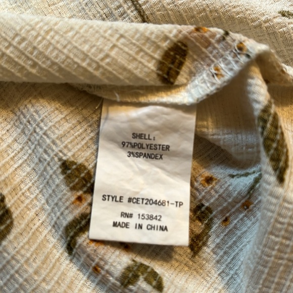 Melloday Floral Smocked Short Sleeve cream blouse - Picture 5 of 9